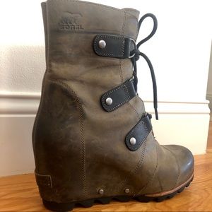 Joan of Arctic Wedge - Nori Green